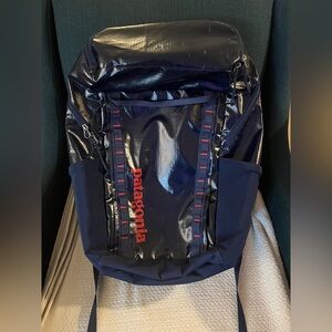 Patagonia Black Hole Pack (32L, Navy/Red)